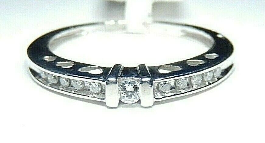 *NWT* 10K Solid White Gold Wedding / Anniversary 11 Diamond Band Ring Size 7.5
