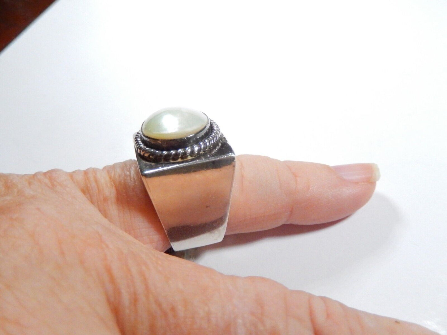 Large Heavy 23.5 gm Natural Mother of Pearl Ring Oval  Sterling Silver Size 8.25