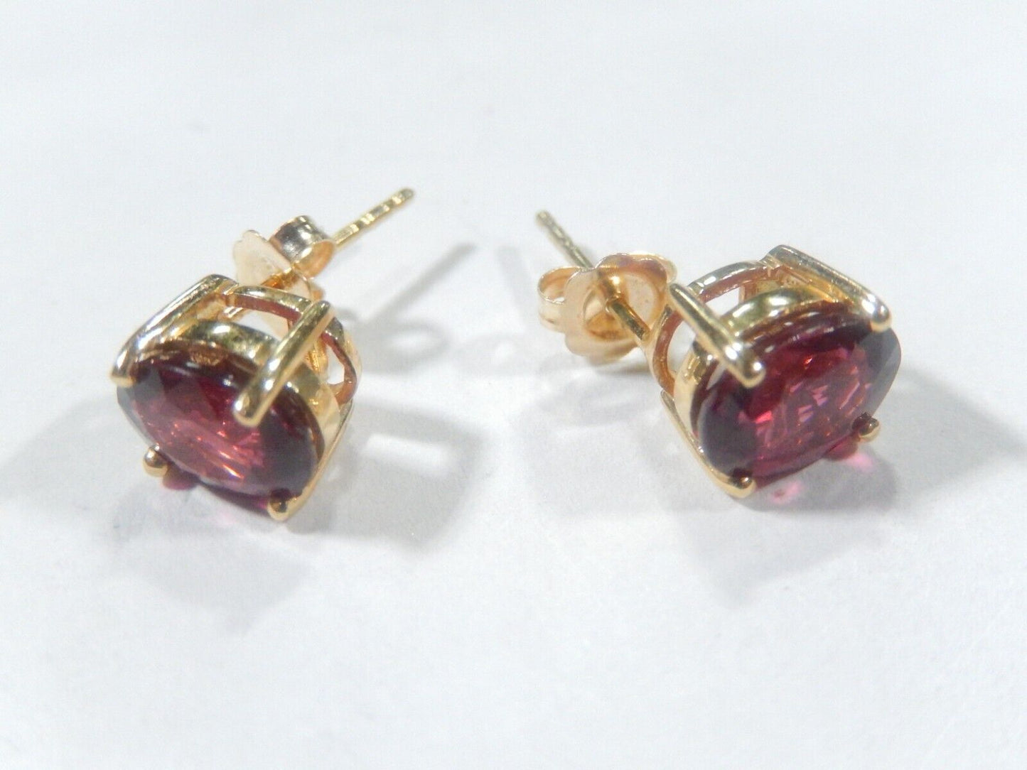 *VINTAGE*  14K Yellow Gold 2.5 CT  Oval Garnet Stud Earrings