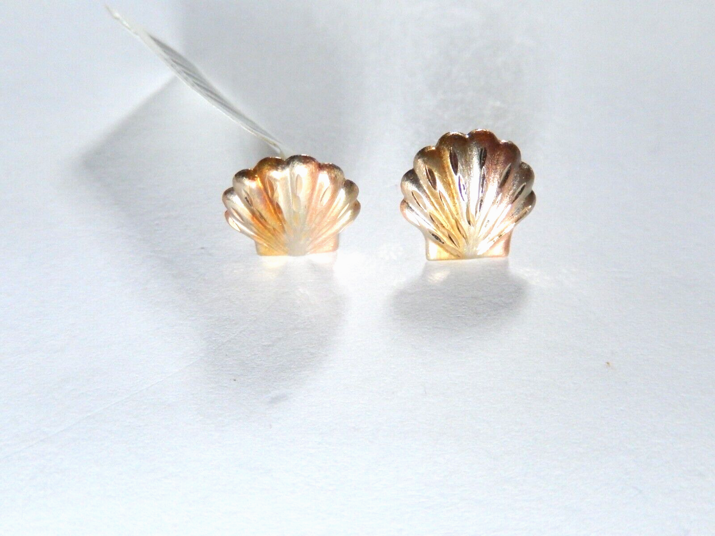 *NWT*  14K Tricolor Diamond-Cut Seashell Shell Earrings