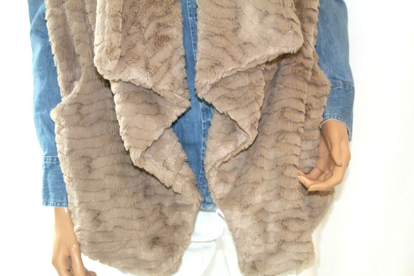 *NWT* $59.  Faux Fur Brown Vest With Pockets By Jolt Sz Medium "SUPER CUTE"