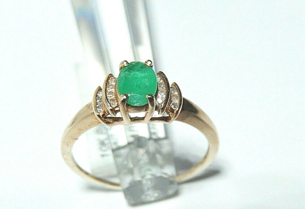 *VINTAGE* 10k Yellow Gold Natural .64 CT Emerald and Diamond Ring Size 7.25