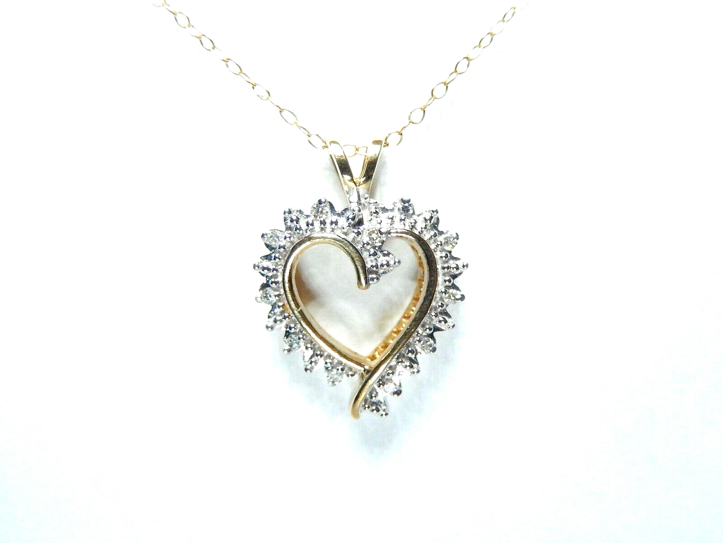 *VINTAGE* 10K Yellow Gold ~1/10CTW Diamond Heart Shaped Pendant Necklace 18" Ch