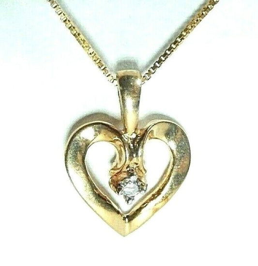 *VINTAGE*  10K Yellow Gold Diamond Solitaire Heart Pendant with 18" Chain