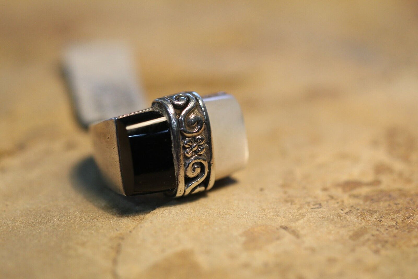 *VINTAGE* STERLING SILVER BLACK ONYX AND MOTHER OF PEARL RING SIZE 5.5