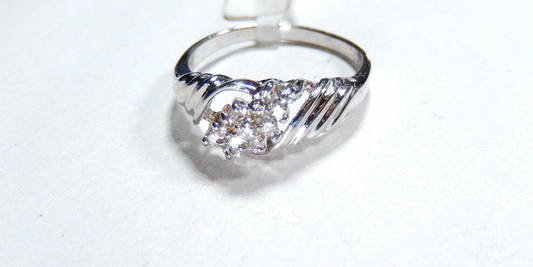 Beautiful Vintage  Ladies 14K White Gold .20 Ct TW VS Diamond Ring, Size 6.5