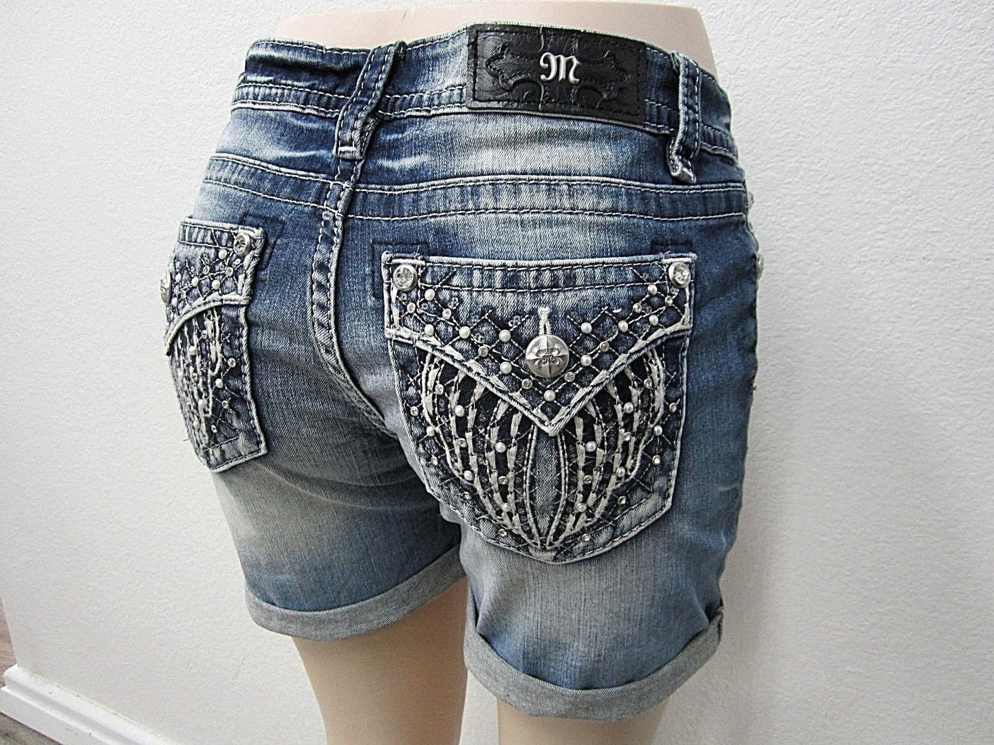 NWT Women's Miss Me Mid Shorts Cuffed Pearl & Crystal WingsBLING M3198D Sz 27x5"