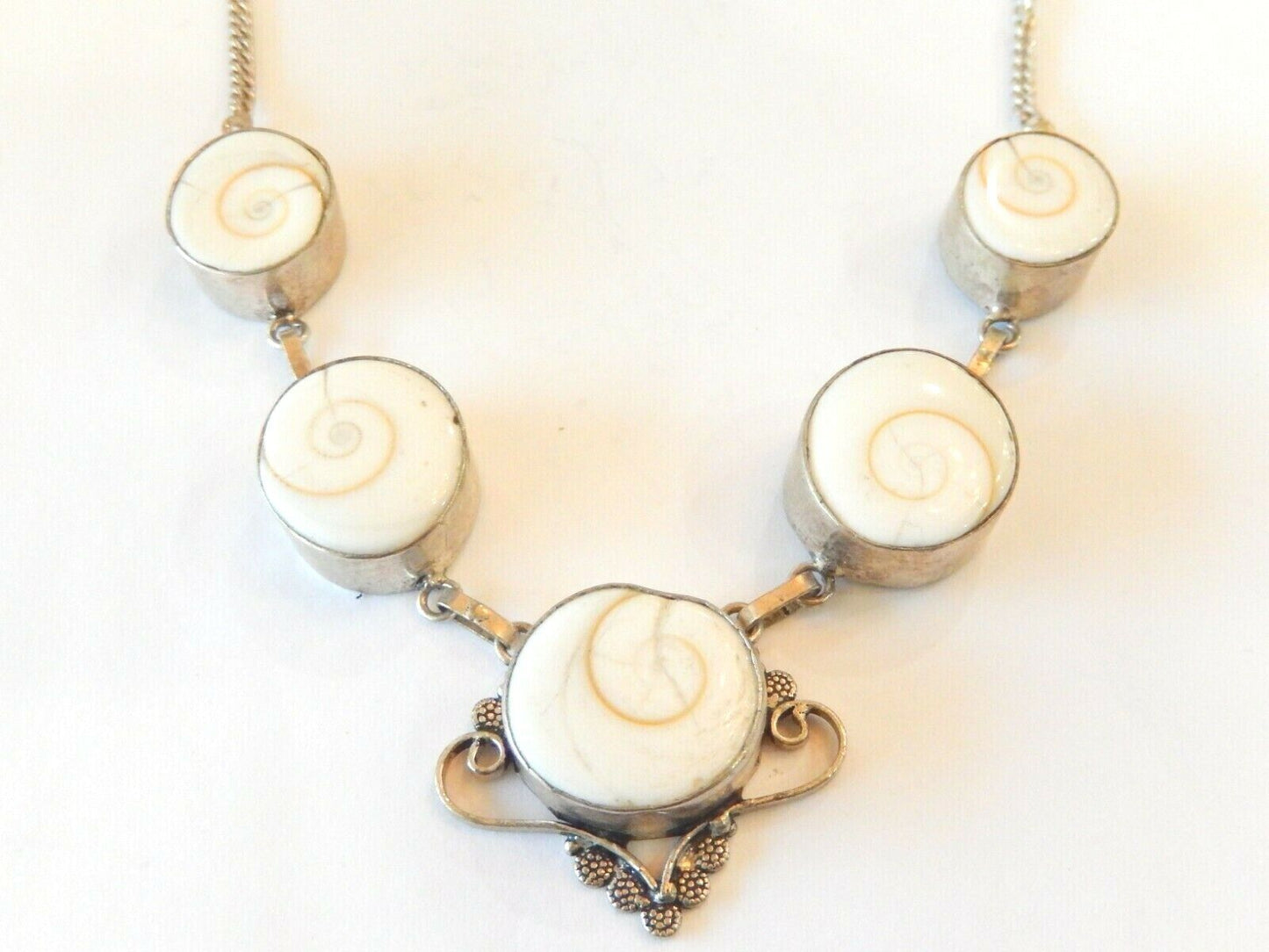 *VINTAGE*  Southwest Native American Sterling Silver White  Agate Necklace 20"