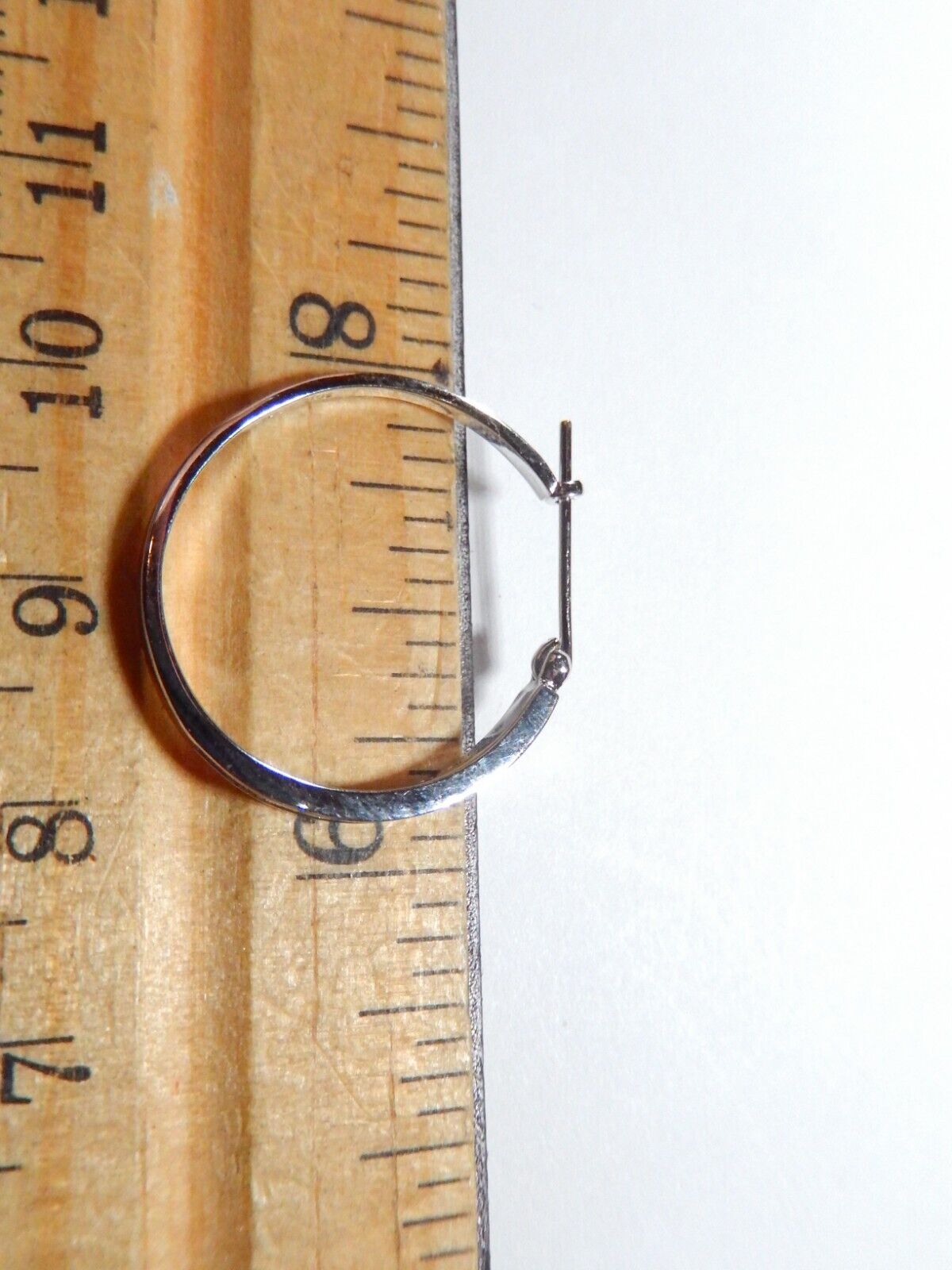 *NWT* Women's 10K White Gold 1/5CT Channel Set Diamond  Hoop 22mm  Earrings