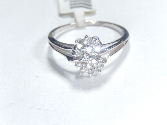10k White Gold .25CT Diamond Cluster Cocktail Ring Size 8