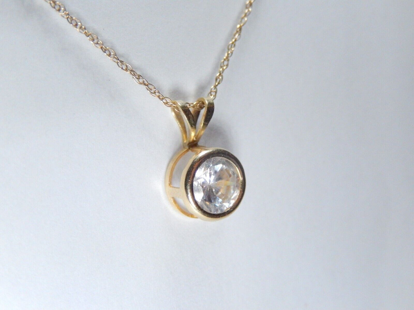 *VINTAGE*  10K Yellow Gold  .75CT Cubic Zirconia Solitaire Pendant w/10K 18" Chn