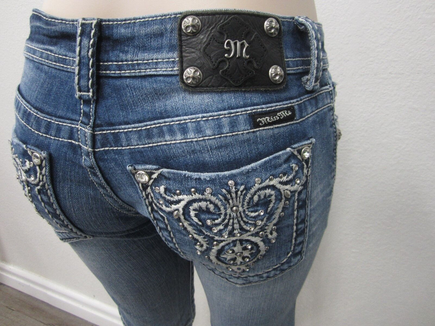 MINT Miss Me Bermuda Shorts Medium Wash Embellished Rhinestones JP5341M Sz 28x12