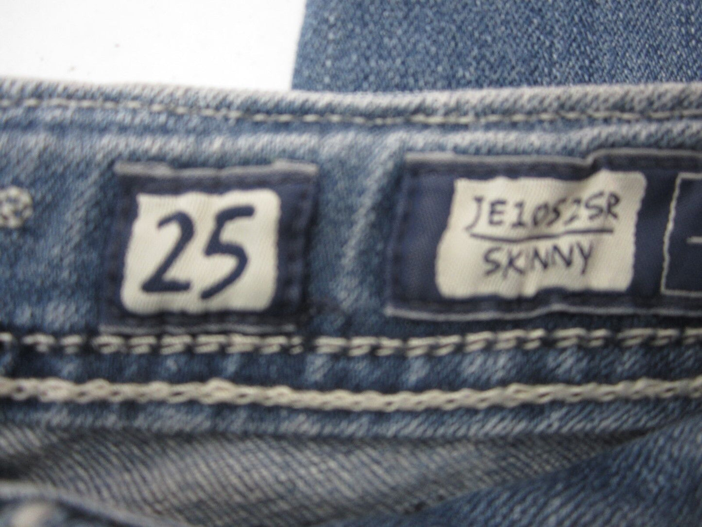 Miss Me Skinny Blue Jeans JE1052SR Embroidered Bejewelled Thick Stitch Sz 25x31