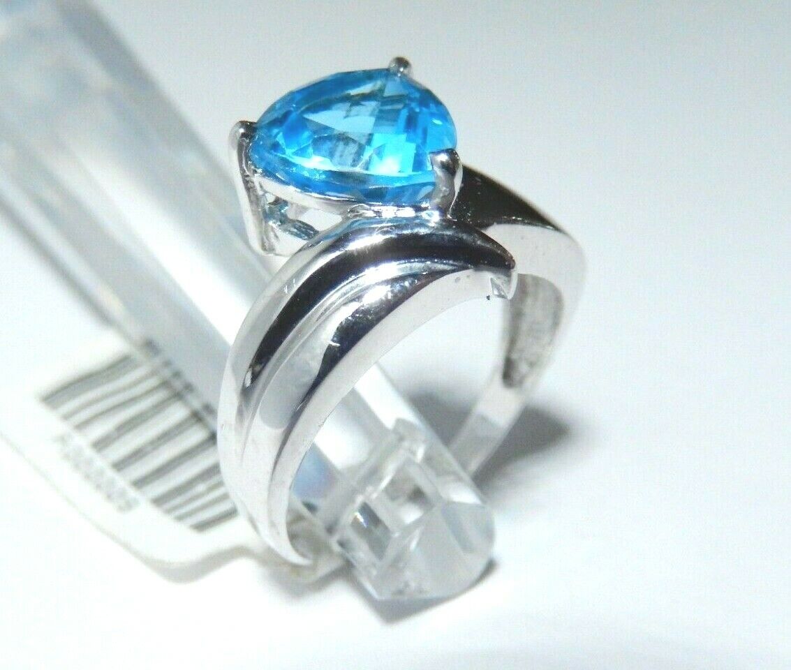 *NWT* 10k White Gold 1.50CT Trillion Cut London Blue Topaz Solitaire Ring Size 7