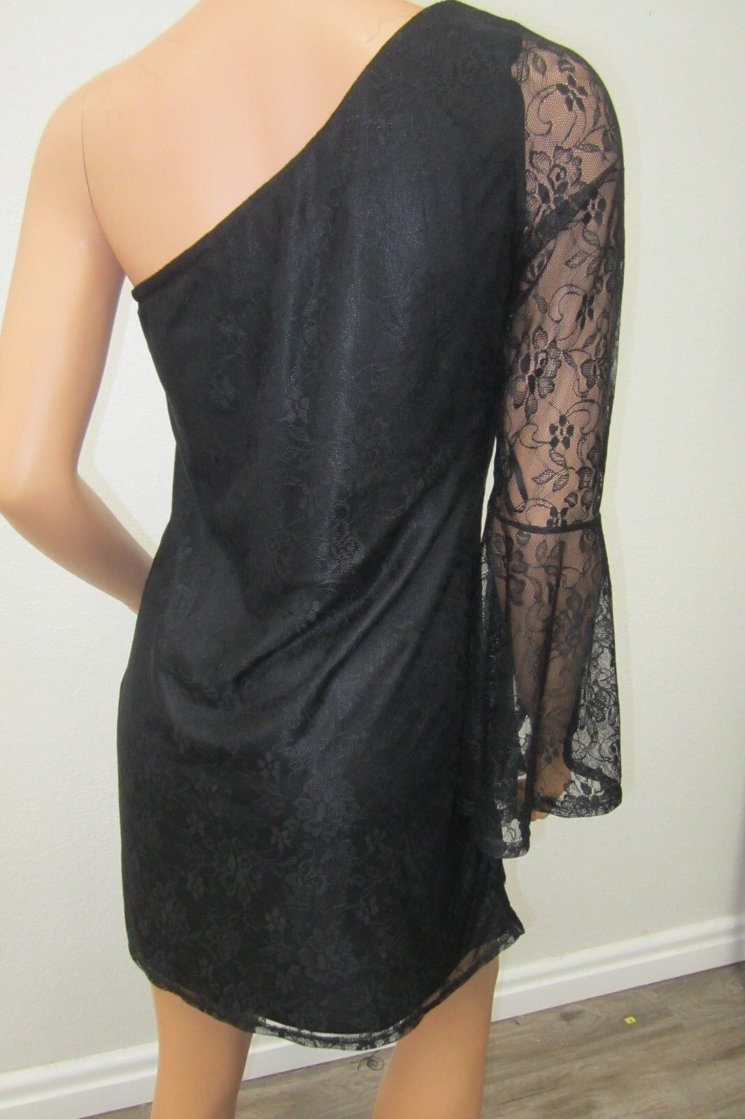 *NWT*  Lulus Black Swan Kaidence Black Lace Long One Shoulder Dress  Short Small