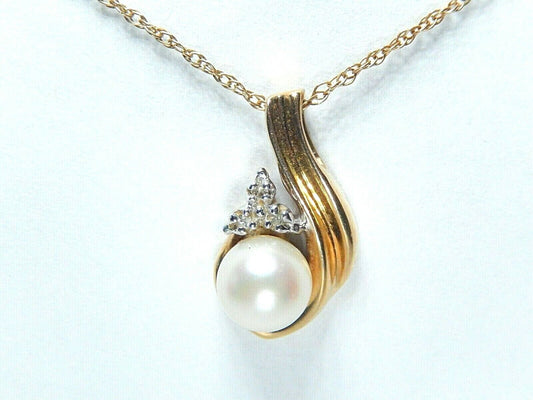 *VINTAGE*  10K  Yellow Gold 6.5mm Round White Pearl & Diamond Pendant w/18"Chain