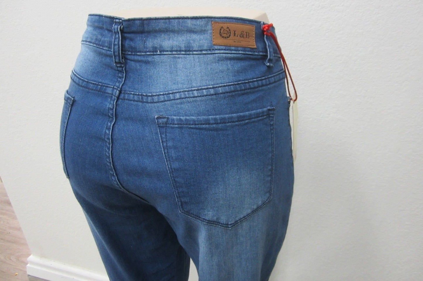 *NWT*  L&B Lucky and Blessed Womens Destroyed Denim Jeans Size 16 x 27L