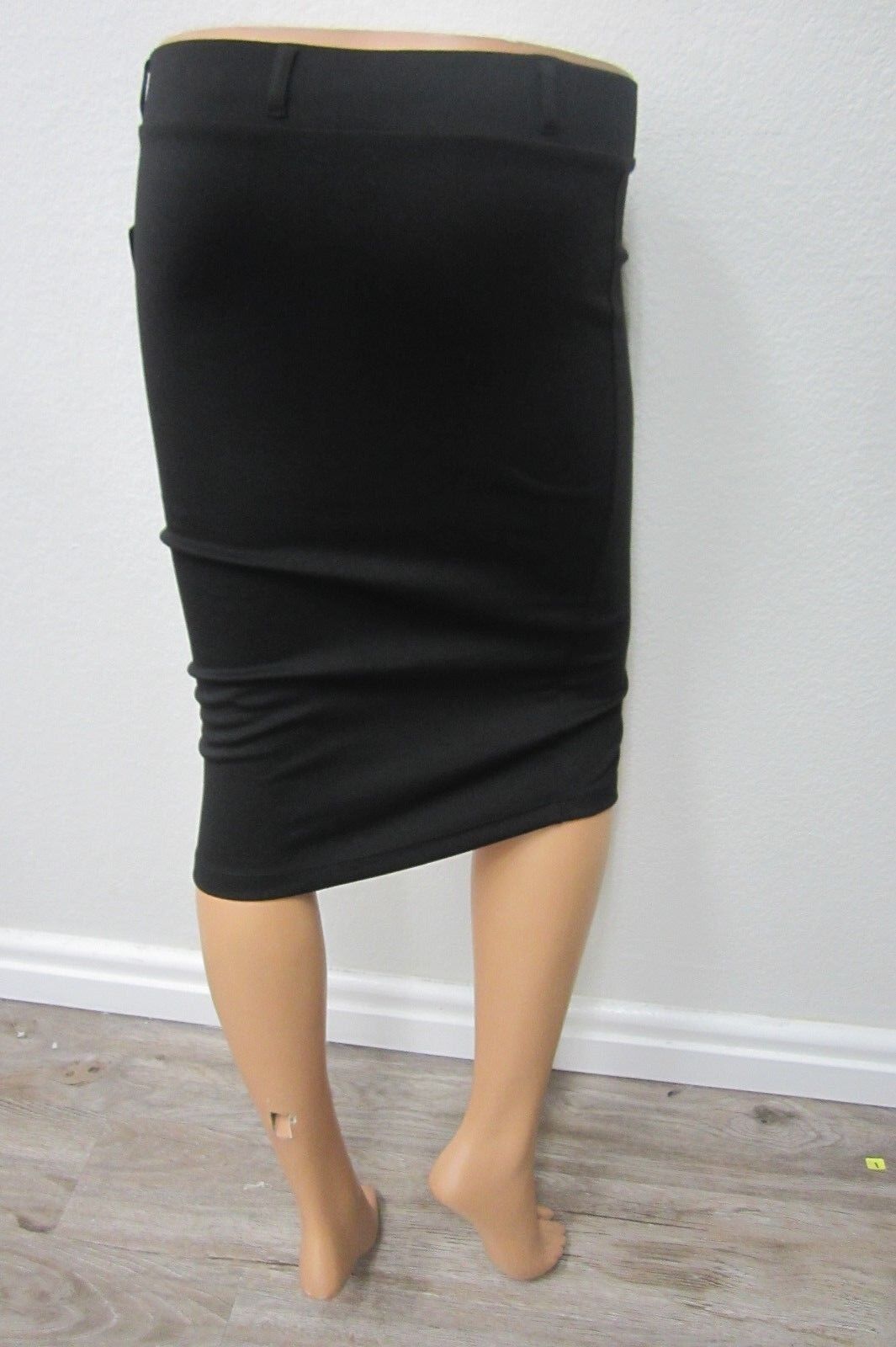 NWT Forever 21 Women's Black Stretch Waist 22"Length Skirt Size SMALL NWT