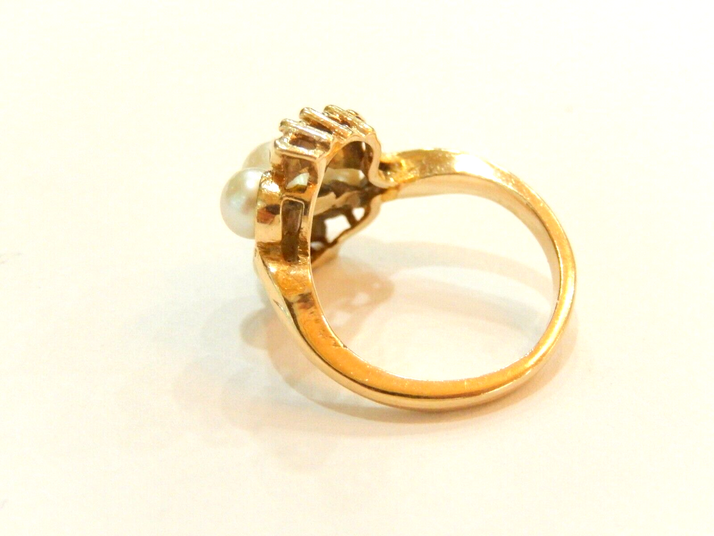 *VINTAGE*  10k Yellow Gold Freshwater Cultured Pearl Three Stone Womens Ring SZ6