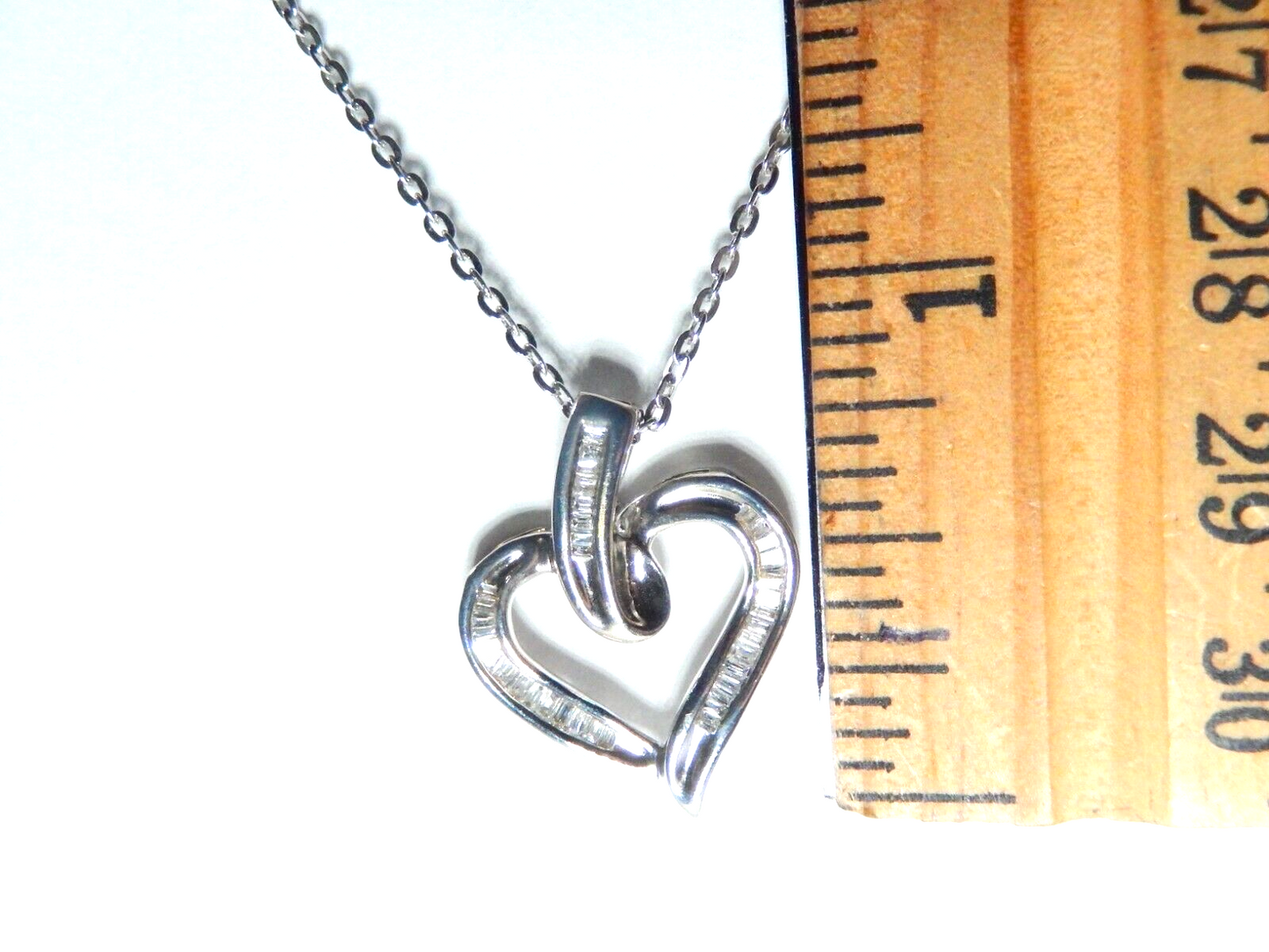 *VINTAGE* 10K White Gold 2/5 CT Diamond Heart Pendant w/18" Chain