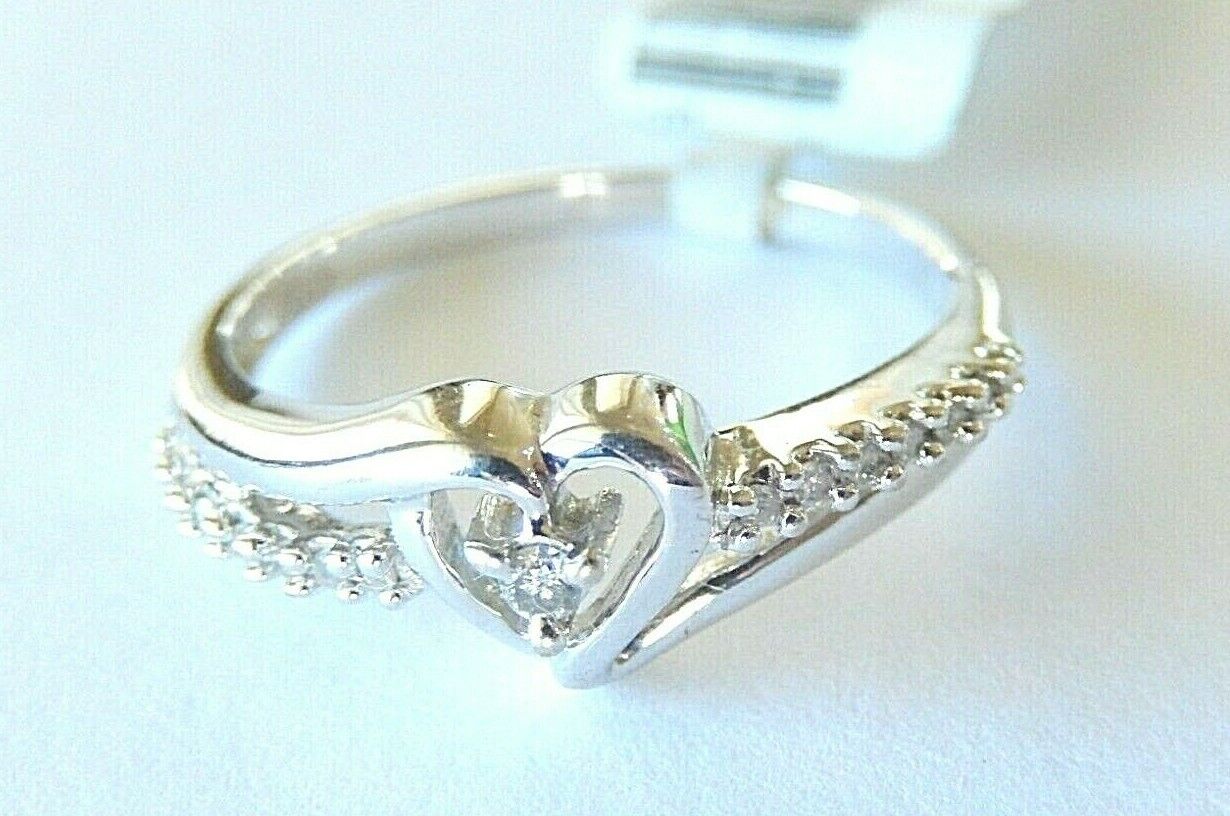 *VINTAGE* 10K White Gold Heart-Shaped Diamond Ring Size 7.25