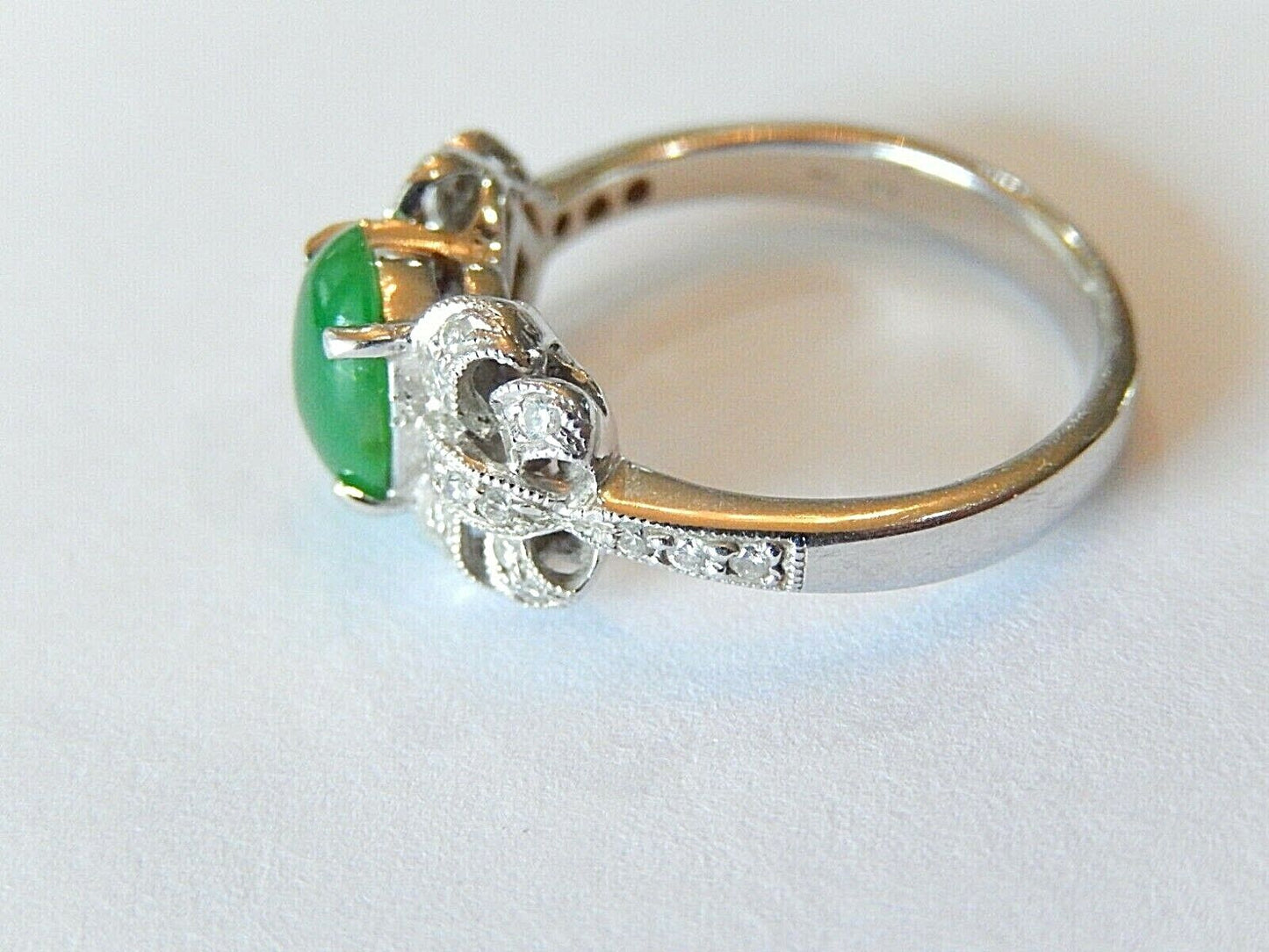 *VINTAGE* Cabochon Rich Green Jade & Diamond Ring in 18kt White Gold Size 6.25
