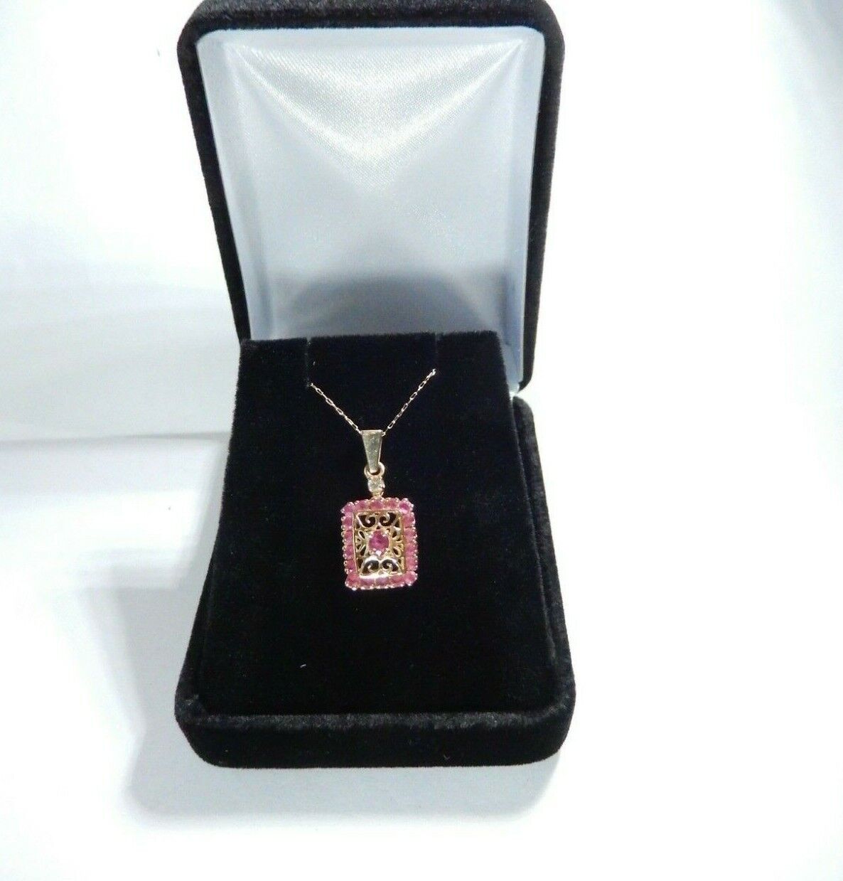 *VINTAGE* 14k Yellow Gold Natural Ruby and Diamond  Pendant w/16" 14K Chain