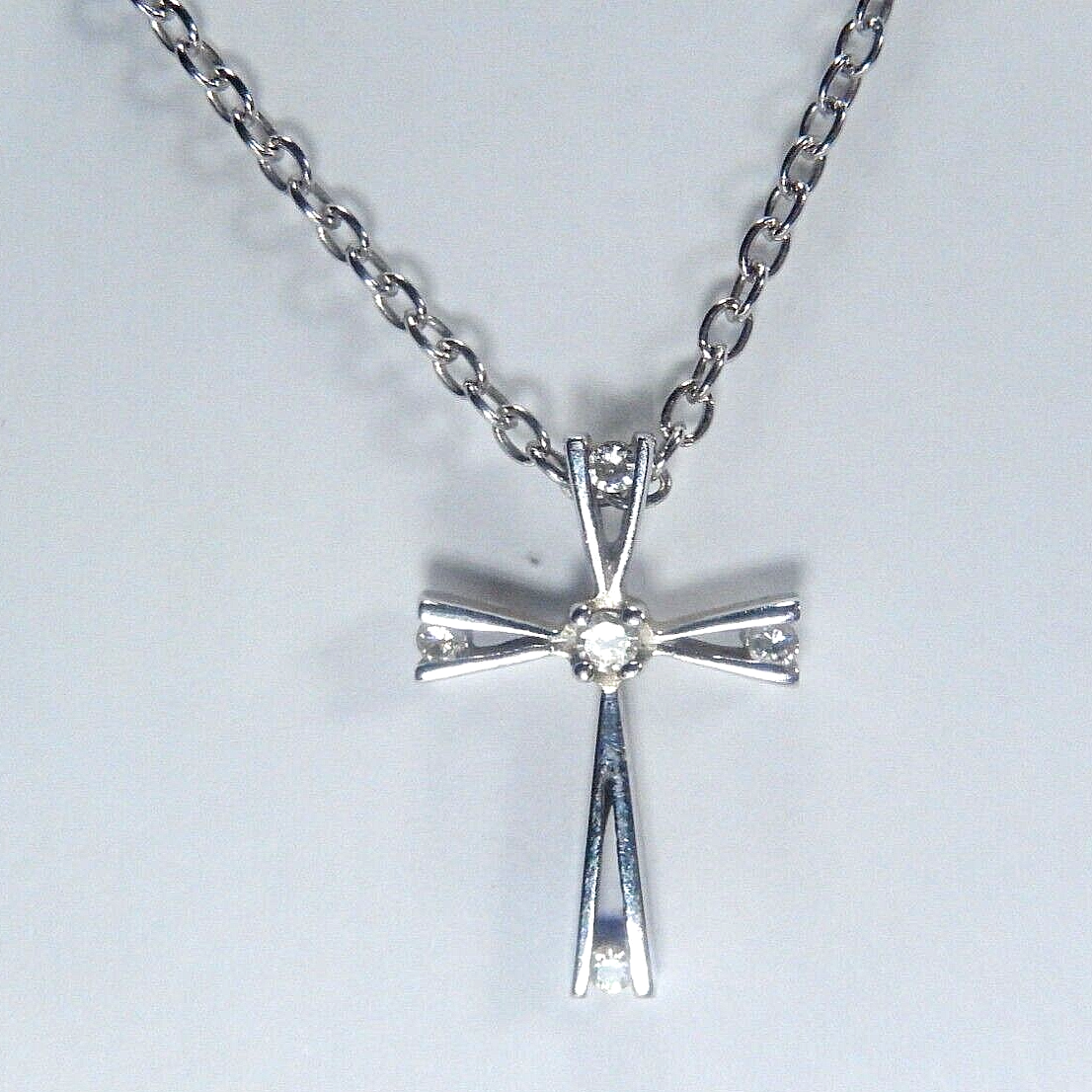 *VINTAGE"  10k White Gold 5 Natural Diamond Cross Pendant w/18" chain