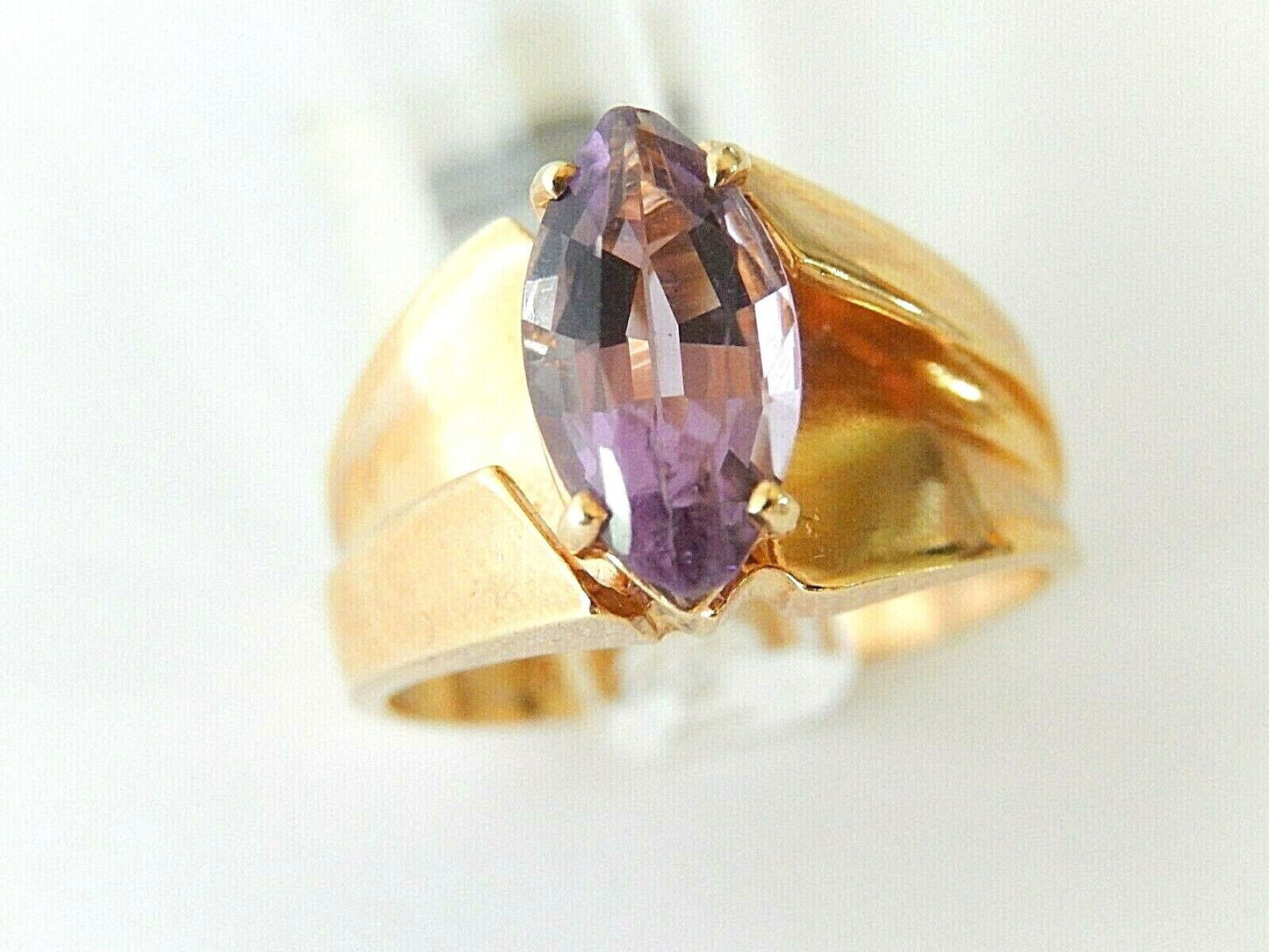 VINTAGE 10K SOLID YELLOW GOLD MARQUISE-CUT AMETHYST GEMSTONE RING  - SIZE 7 1/4