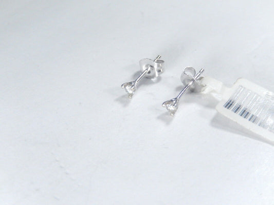 10K White Gold 1/10 CT. T.W. Round Natural VS Diamond Earstuds
