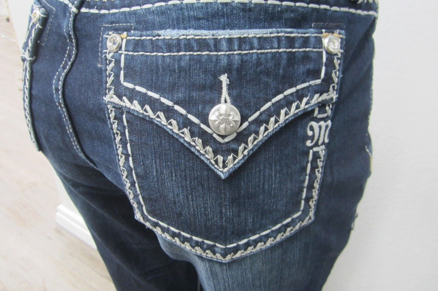 NWT Miss Me Thick-Stitch Mid-Rise Curvy Bootcut Jeans D5014VB291 Size W X27 L34