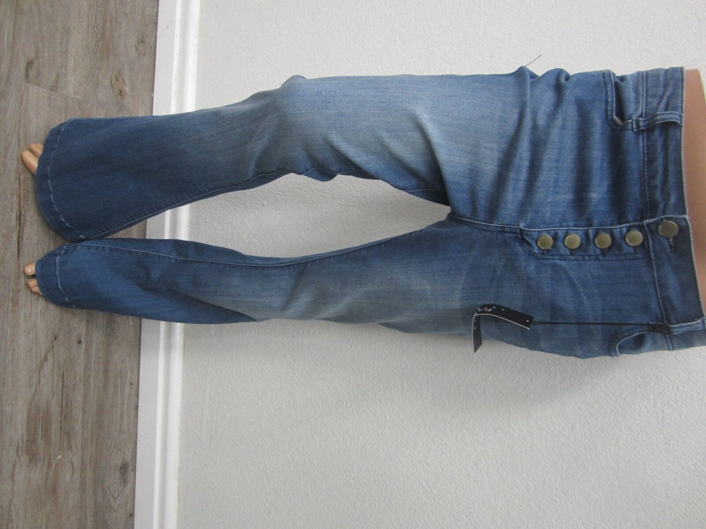 NWT WOMEN'S REFUGE FLARE LEG MEDIUM BLUE STRETCH JEANS SIZE 8 x 31L