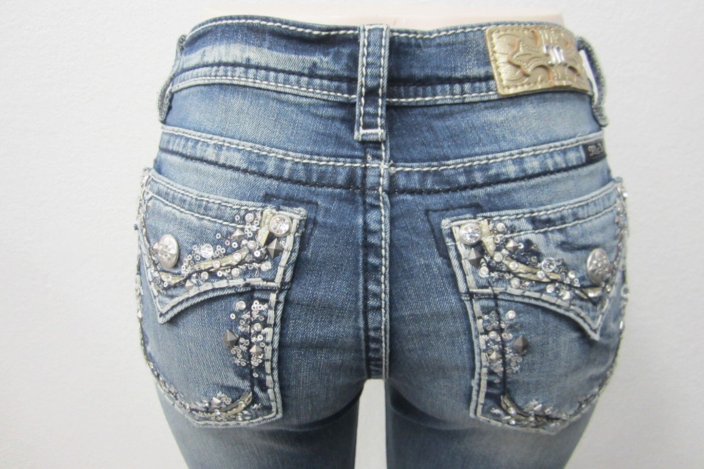 NWT Miss Me Jeans Cuffed Embellished Embroidered Pocket Capris M3153P Sz 27 x 20