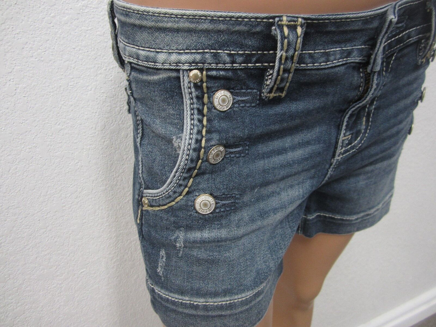 NWT Womens Miss Me Mid Rise Zip Fly Button Pocket Shorts-D5148H22-Size 25 x 3.5
