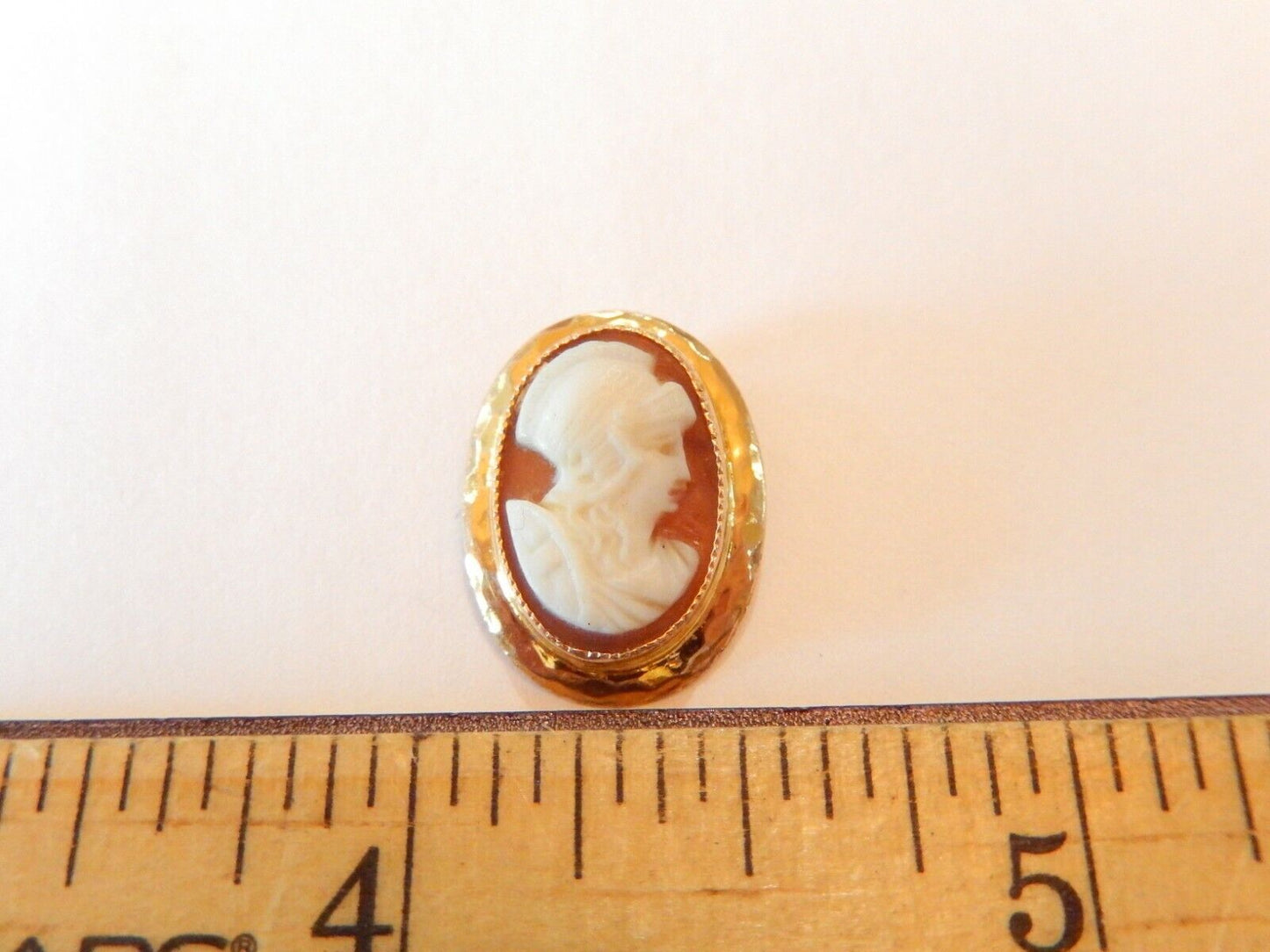 *VINTAGE* 14k Yellow Gold Carved Shell Cameo Pendant Woman Bust 18mm x 14mm