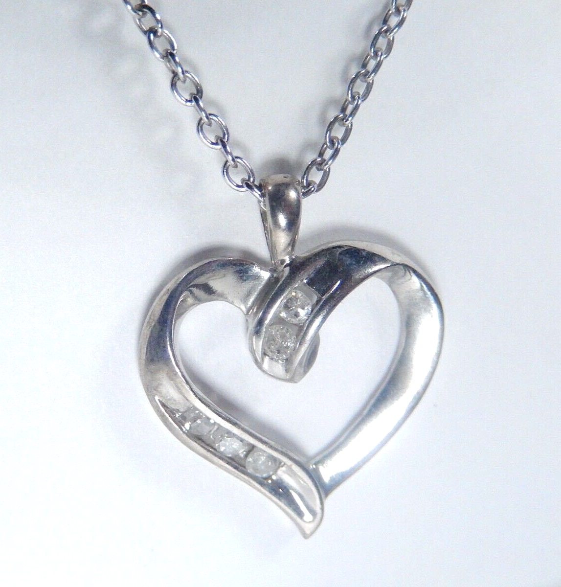 *VINTAGE*  10K White Gold Diamond Heart Pendant w/18"chain