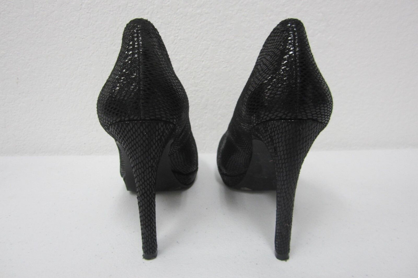 *VERY NICE*  BCBGeneration Black Leather Faux Snakeskin Platform Heels Size 6.5B