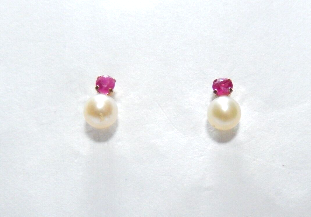 *VINTAGE*  14k Yellow Gold 4.5mm Pearl & Ruby Earstud Earrings