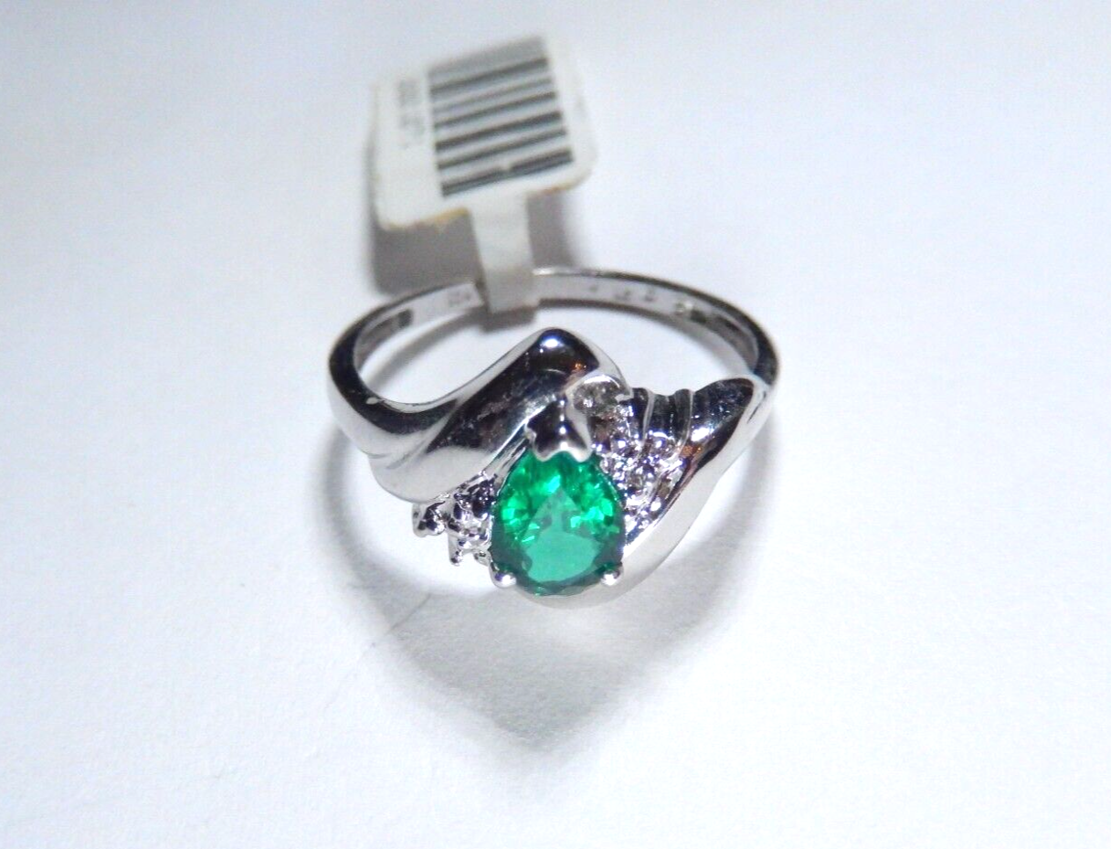 *NWT* 10k White Gold .50CT Lab Created Emerald and Diamond Accent Ring Sz 7