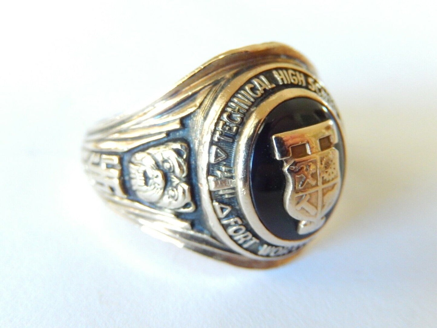 *VINTAGE* Heavy 1946 Haltoms Solid 10K Yellow Gold Class Ring with Great Detail