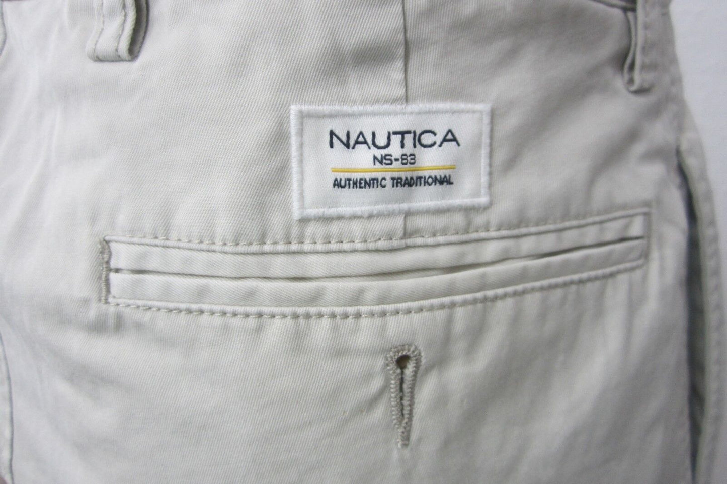 *NICE*  NAUTICA NS-83 Pleated Beige Khaki Shorts Mens size 32