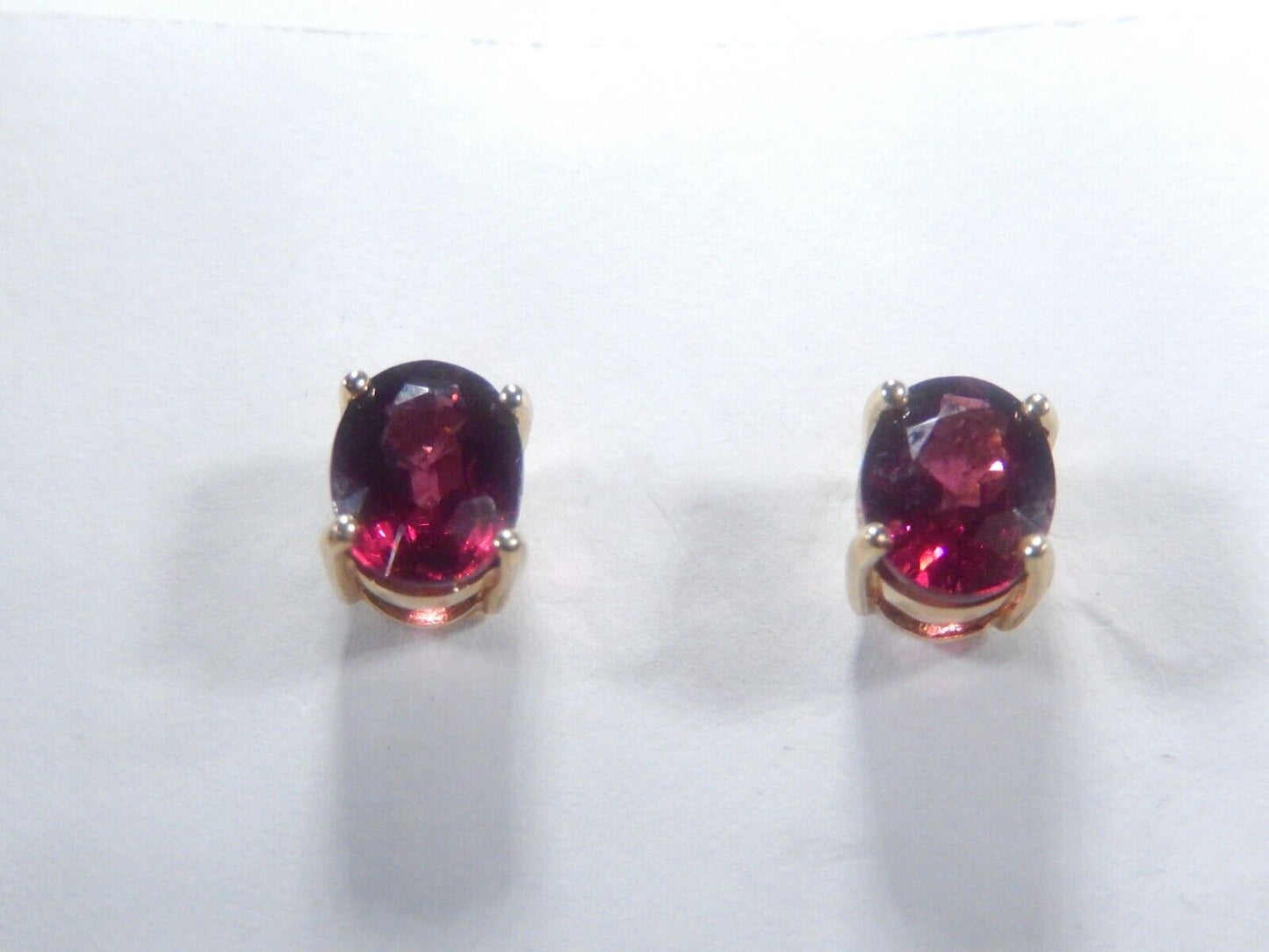 *VINTAGE*  14K Yellow Gold 2.5 CT  Oval Garnet Stud Earrings