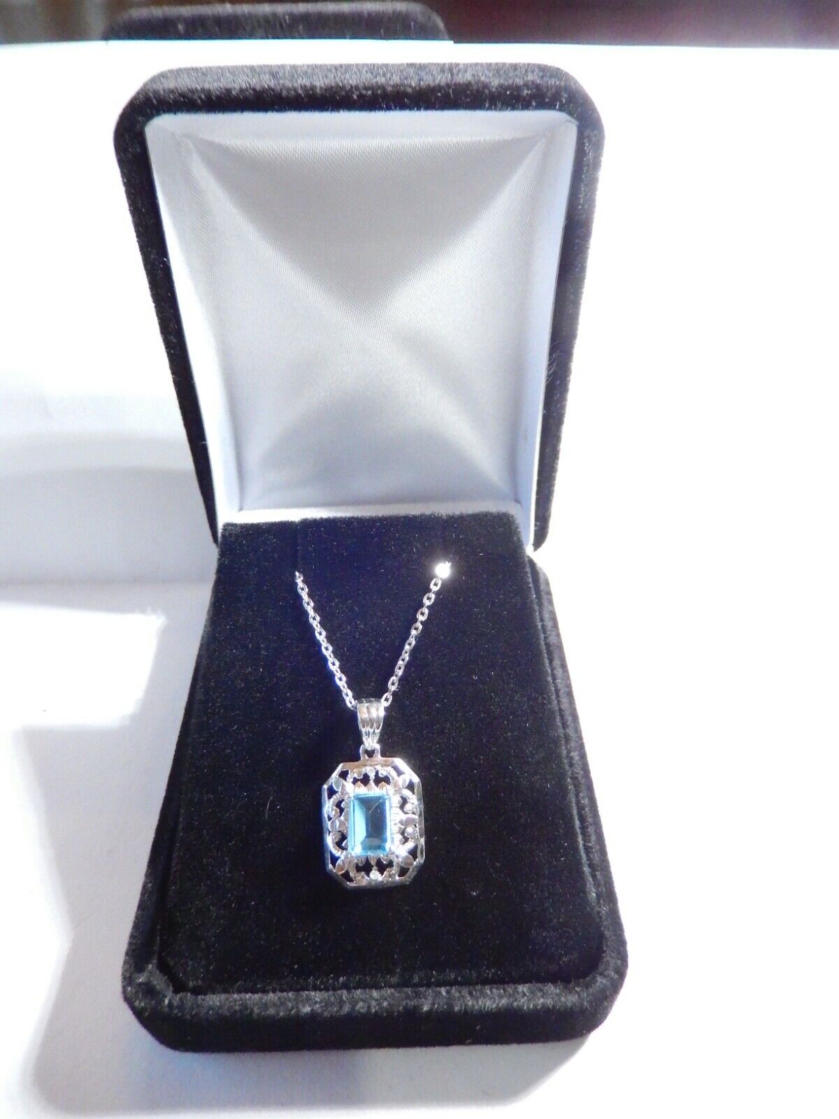 *NWT*  10k White Gold Genuine Blue Topaz and Diamond  Pendant Necklace w/18" Chn