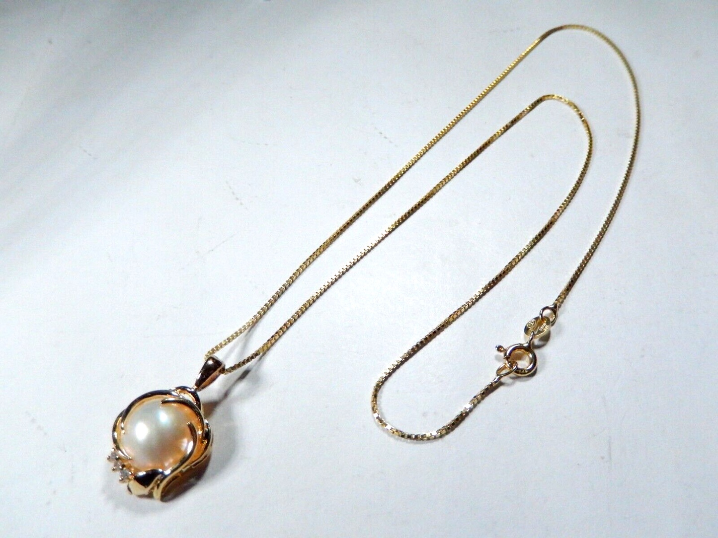 *VINTAGE*  14k Yellow Gold 12mm Mabe Pearl & 3 Diamond Pendant w/18"chain