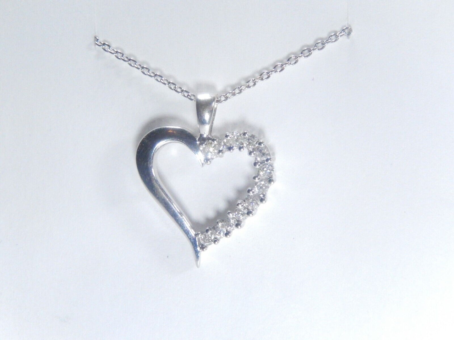 14K White Gold .25 tcw Natural Diamond Heart Pendant w/14K 20" Chain