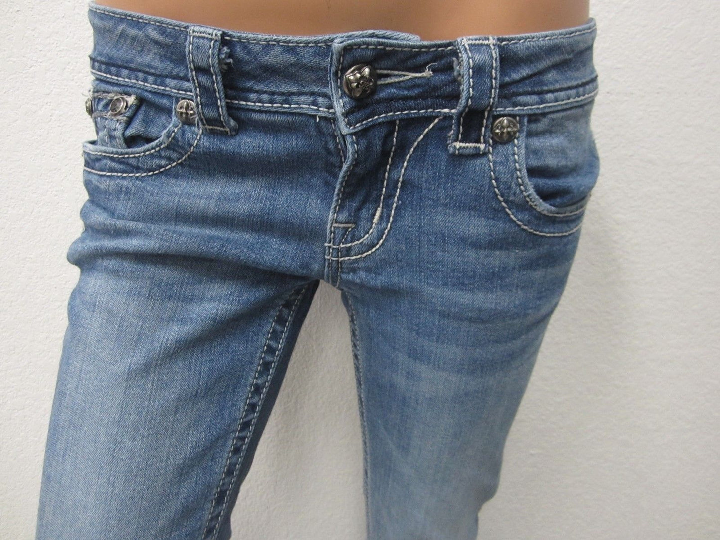 NICE Miss Me  Embellished Fleur Jeans Boot cut. JP5182B10V Med Blue Size 26 x 32