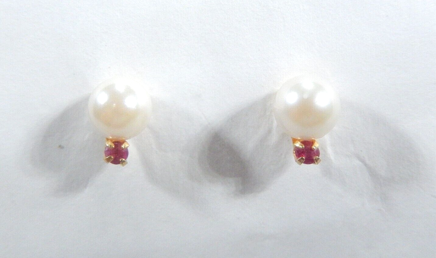 *VINTAGE*  14k Yellow Gold 5.75mm Pearl & Ruby Earstud Earrings