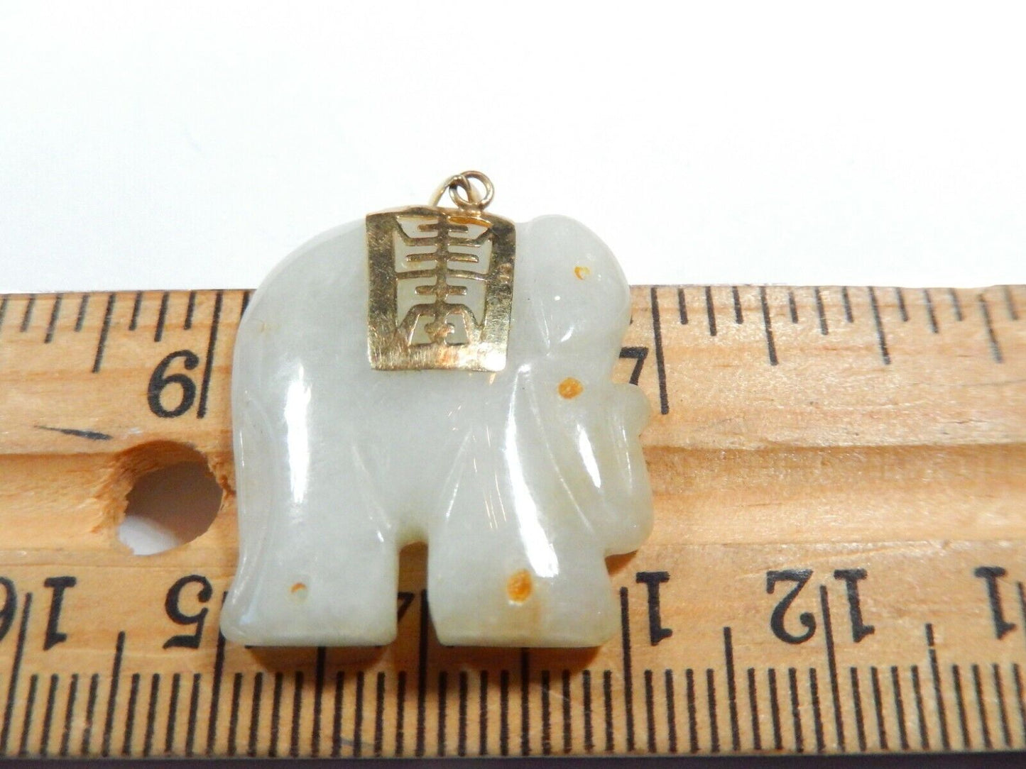 *VINTAGE*  14k Yellow Gold Carved Green Jade Chinese Character Elephant Pendant
