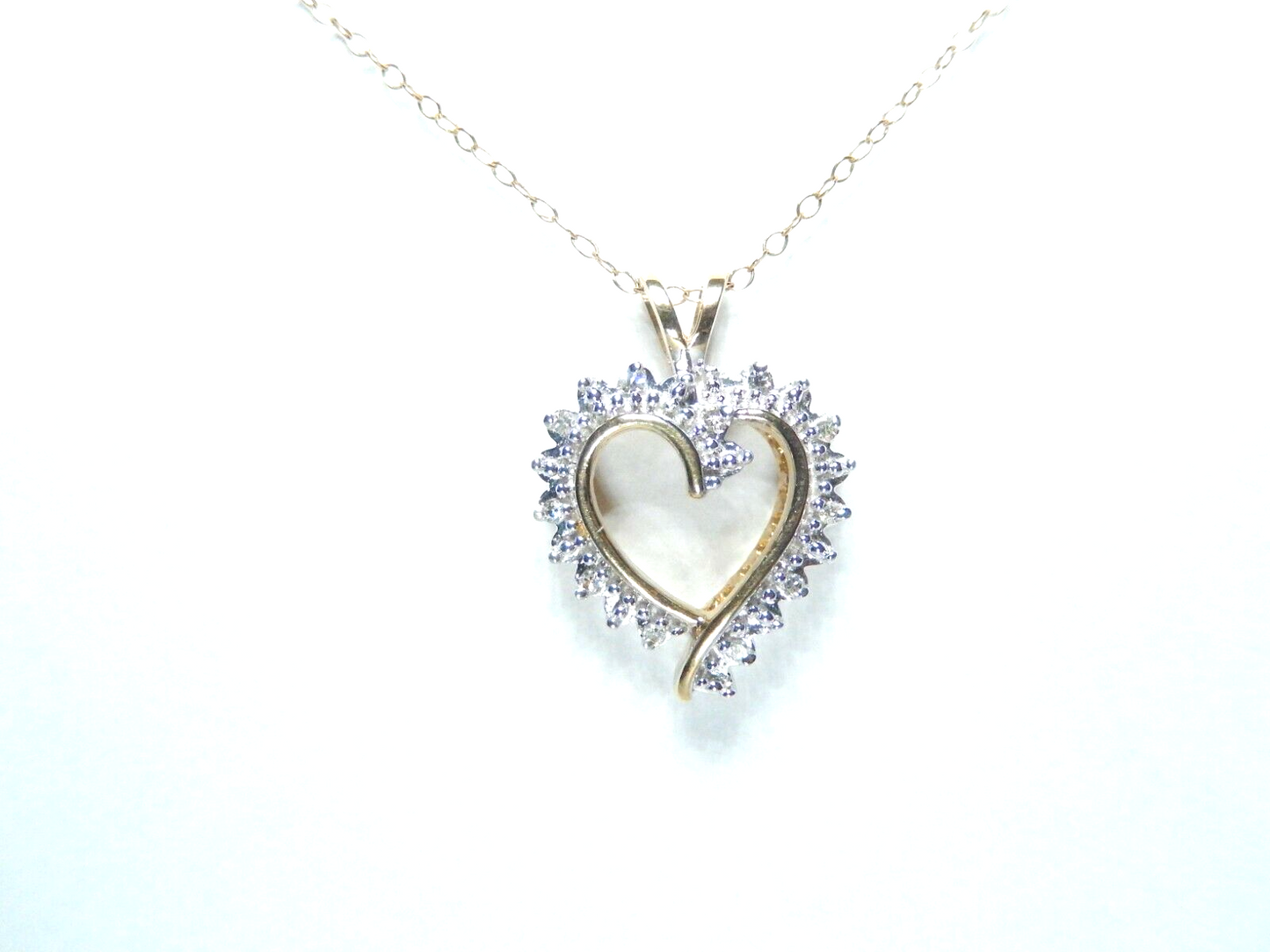 *VINTAGE* 10K Yellow Gold ~1/10CTW Diamond Heart Shaped Pendant Necklace 18" Ch