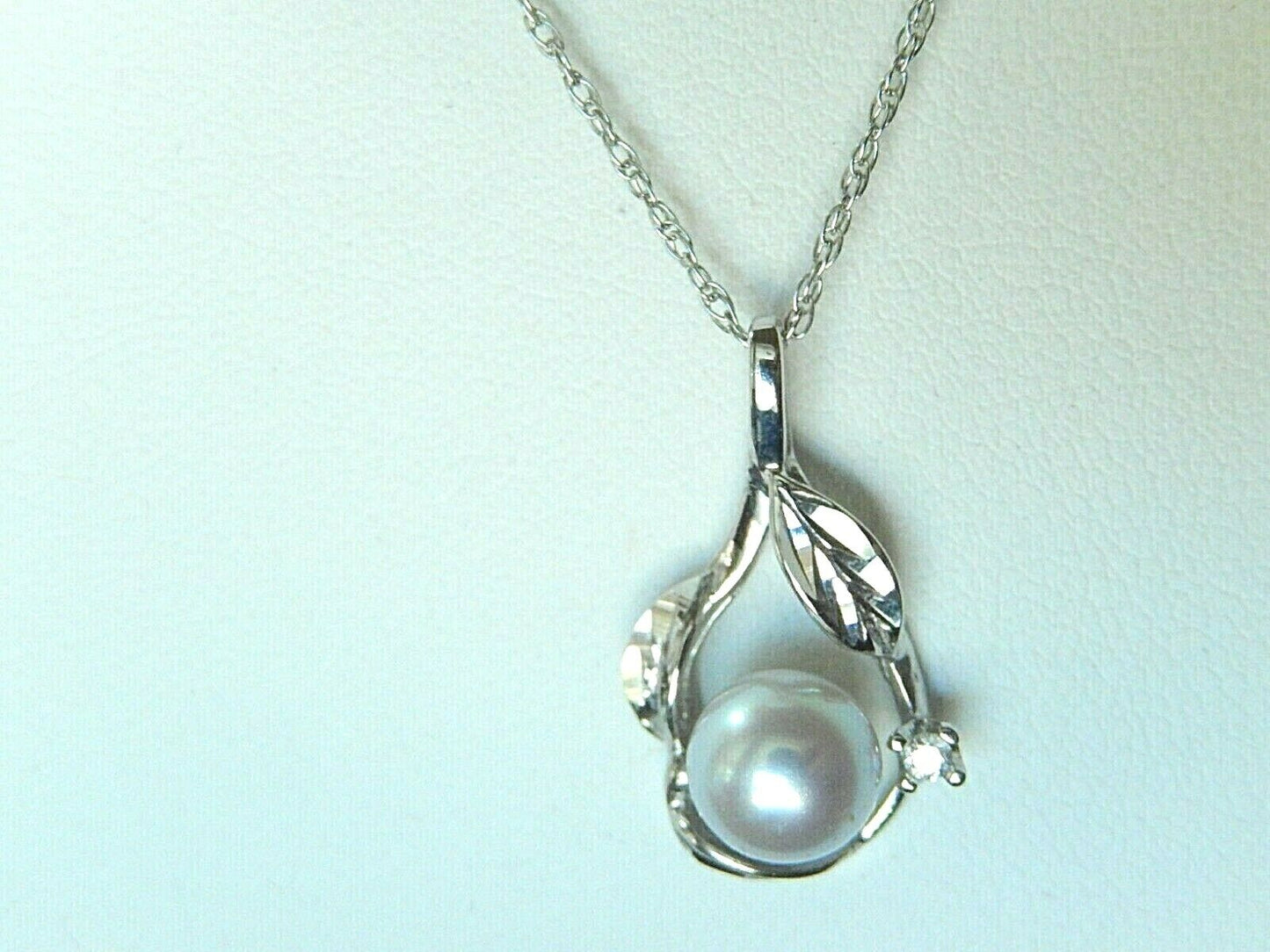 *VINTAGE* 14k Solid White Gold 7mm Cultured Pearl & Diamond Pendant w/18" Chain